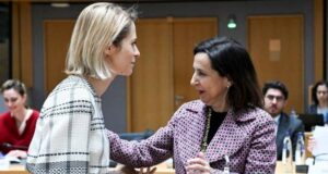 Margarita Robles y Kaja Kallas en reunión de defensa de la UE