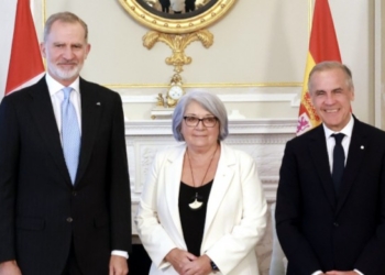 El Rey Felipe VI con la gobernadora de Canadá y el primer ministro en Ottawa