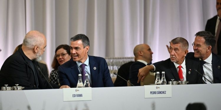 Sánchez defends his “digital democracy” proposals at a new European summit with a “rocky” start