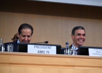 Pedro Sánchez sonriente durante su intervención en la Asamblea Mundial de la Salud