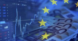 Gráficos financieros y billetes de euros con bandera de la Unión Europea