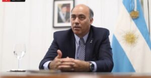 Wenceslao Bunge durante una entrevista en su oficina como embajador de Argentina en España