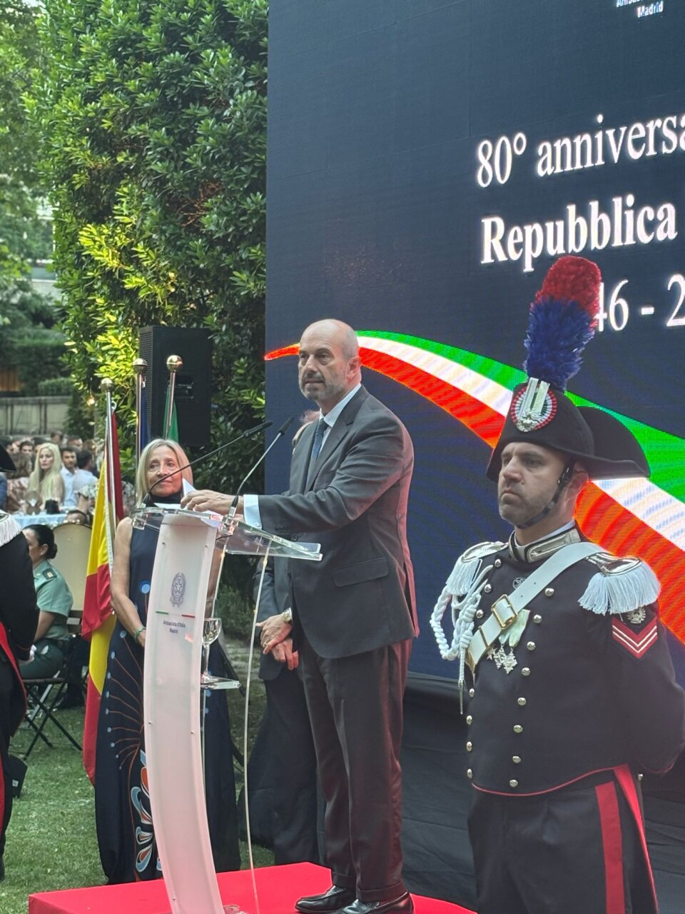 El embajador de Italia en España habla en la celebración del 80 aniversario de la República Italiana.