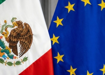Banderas de México y la Unión Europea en un evento oficial