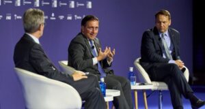 Ministro José Manuel Albares hablando en el Cercle d'Economia en Barcelona