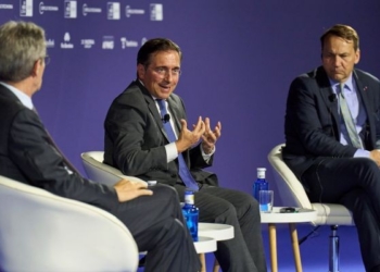 Ministro José Manuel Albares hablando en el Cercle d'Economia en Barcelona