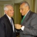 Josep Borrell y Javier Cremades conversando en la Embajada de Italia en Madrid