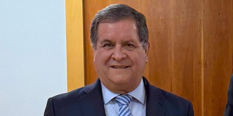 Luis Iberico, embajador de Perú en España, en un evento oficial.