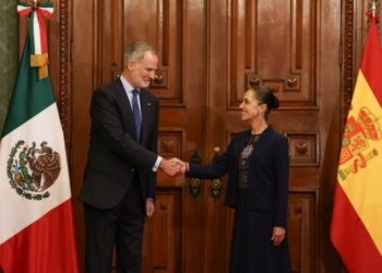 Claudia Sheinbaum y Rey Felipe VI se saludan en Palacio Nacional