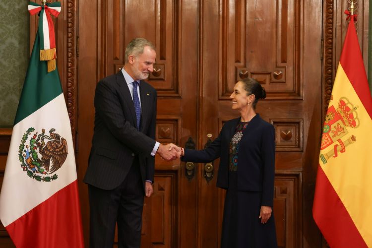 Claudia Sheinbaum y Rey Felipe VI se saludan en Palacio Nacional