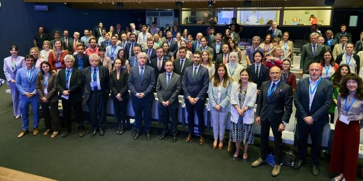 Participantes del Club de Venecia en sesión plenaria en Madrid