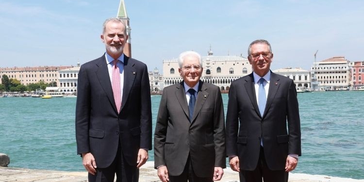 Felipe VI junto a otros líderes en la Cumbre COTEC en Venecia