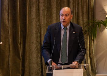 Embajador de Argentina en Madrid durante la celebración del Día Nacional