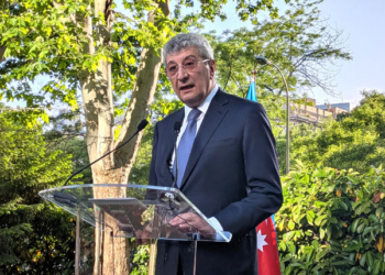 El embajador de Azerbaiyán Ramiz Hasanov hablando en un evento en Madrid / Fotos: JDL
