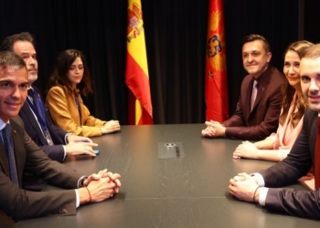 Reunión entre representantes de España y Montenegro durante la firma de acuerdos