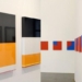 Obras de arte minimalistas en la exposición sobre democracia americana
