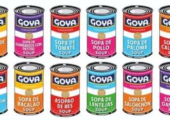 Latas de sopa Goya con diferentes sabores y colores.