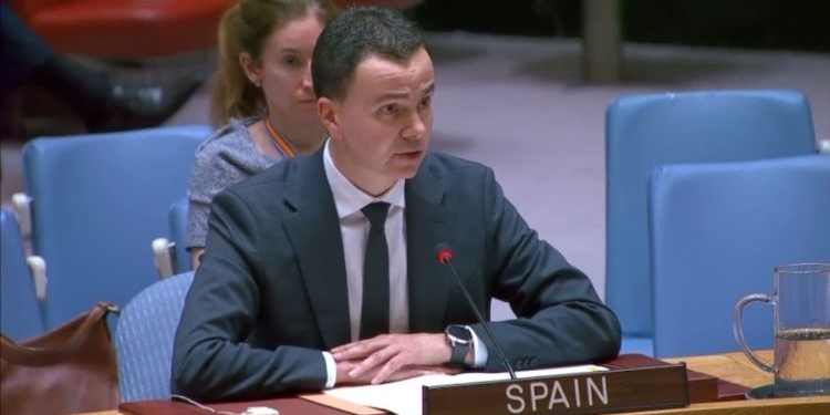 Héctor Gómez hablando en la ONU sobre Gibraltar y soberanía