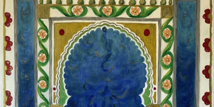 Decoración de hornacina con motivos florales y colores vibrantes