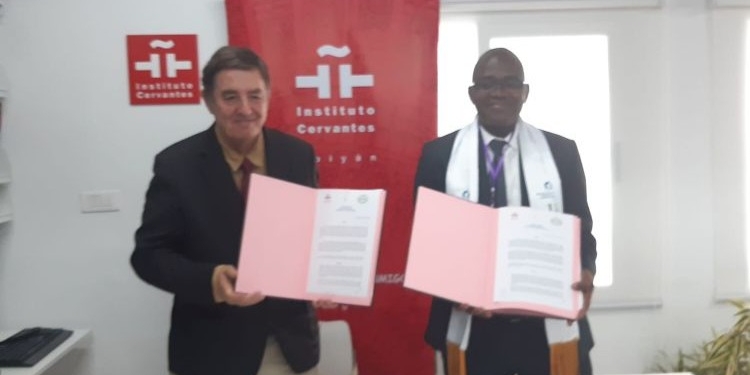 Firma de acuerdo entre el Instituto Cervantes y la Universidad Félix Houphouët-Boigny en Abiyán