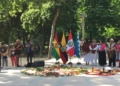 Celebración del Inti Raymi en el Parque del Retiro con danzantes y banderas