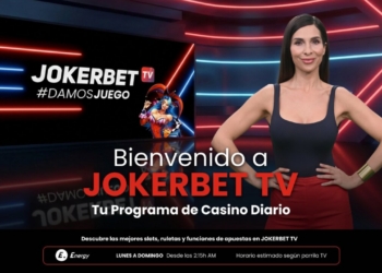 Presentadora de Jokerbet TV en un set moderno y colorido.