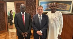 Luis Planas en la FAO con representantes africanos en Roma