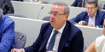 PP passes a motion in the Senate to compel the Foreign Ministry to provide semi-annual reports on Ukraine