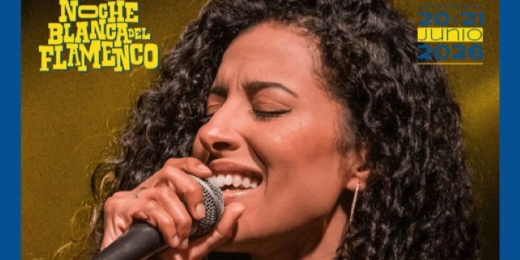 Cantaora Monia Abdelali interpretando flamenco en Córdoba
