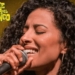 Cantaora Monia Abdelali interpretando flamenco en Córdoba