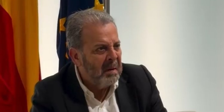 Timoteo Zambrano, nuevo embajador de Venezuela en España, en una reunión.