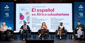 Presentación del libro sobre el español en África subsahariana con varios ponentes.