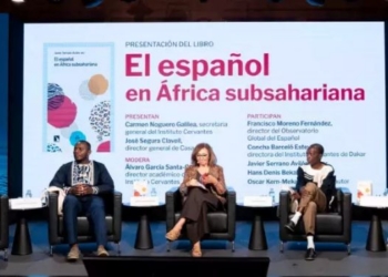 Presentación del libro sobre el español en África subsahariana con varios ponentes.