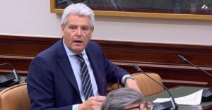 Diputado del PP hablando sobre el Tratado de Amistad con Francia