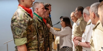 Robles awards decorations to the Guadarrama XII Brigade at the end of their mission in Lebanon