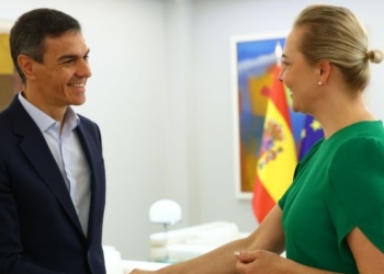 Pedro Sánchez y Yulia Navalnaya durante una reunión en La Moncloa