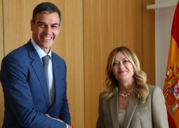 Pedro Sánchez y Giorgia Meloni durante su reunión en Bruselas