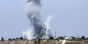 Nubes de humo tras un ataque militar en el sur de Líbano