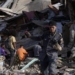 Rescatistas trabajando entre escombros tras el terremoto en Venezuela