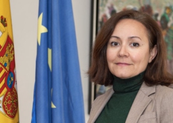 Victoria Tur Gómez, nueva directora de la AECID con banderas de España y la UE