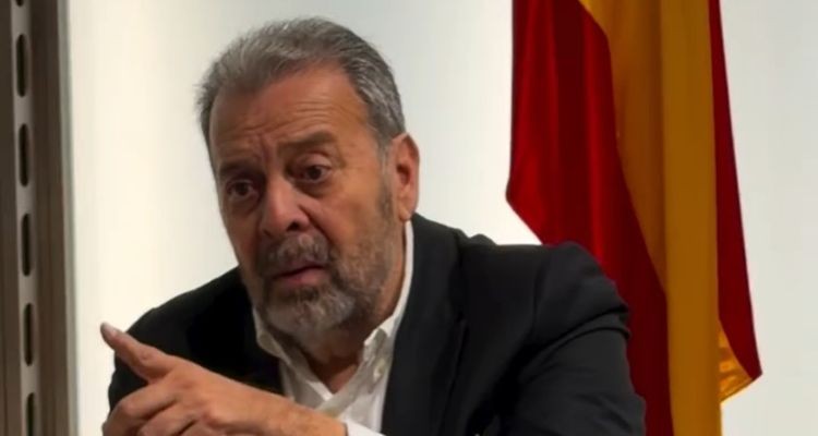 Timoteo Zambrano, nuevo embajador de Venezuela en España, en una reunión.