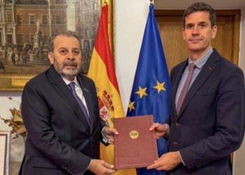Venezuela’s new ambassador, Timoteo Zambrano, presents his credentials to the Foreign Ministry