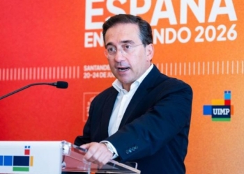 José Manuel Albares hablando sobre cooperación iberoamericana en Santander