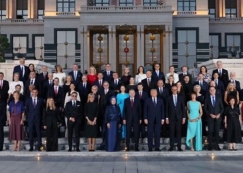 Foto grupal de líderes en la Cumbre de la OTAN en Ankara
