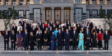 Foto grupal de líderes en la Cumbre de la OTAN en Ankara