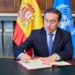 Ministro de Asuntos Exteriores firmando acuerdo con PNUD en Madrid