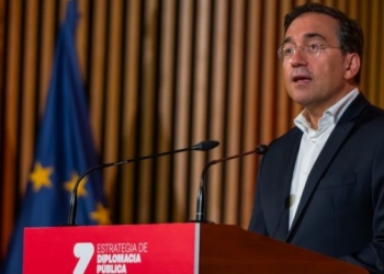 Ministro de Asuntos Exteriores presentando estrategia de diplomacia pública