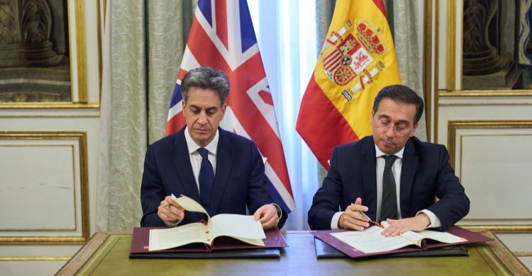 Albares and Miliband commit to “leading the green transition” after the “heat wave and severe wildfires in Europe”
