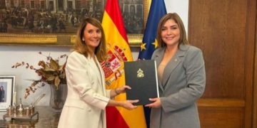 Ana Paola Hall presents her credentials as new Honduran ambassador to Spain