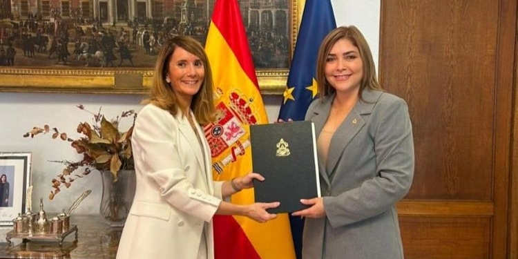 Ana Paola Hall presentando sus Copias de Estilo en España